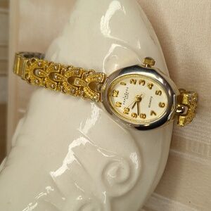 Vintage 80s LA Express Watch Gold Stretch Band Fashion Metal Bezel Quartz